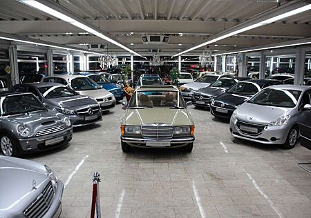 Mercedes-Benz 240 D W123 *H-Zulassung*Schiebedach*Scheck-Heft*