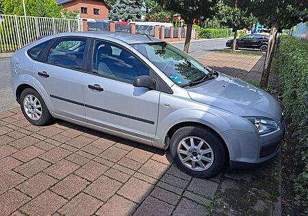 Ford Focus 1.6 liter * Klimaanlage - Tüv 09/2026 *