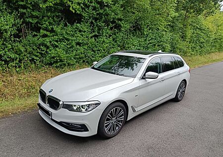 BMW 520d 520 Touring Sport Line,Aut.,AHK,Panorama-Schiebed