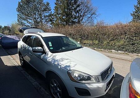 Volvo XC 60 XC60 2.4D DRIVe Kinetic im Schweden gebaut