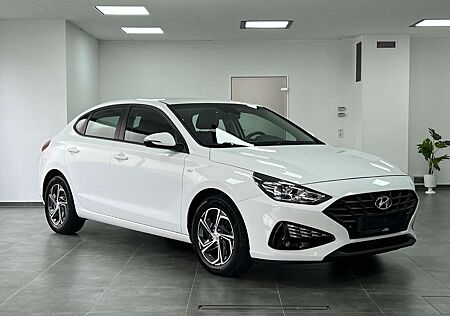 Hyundai i30 Fastback Style/NAVI/KAM/TEMP/CARPLAY/DAB/