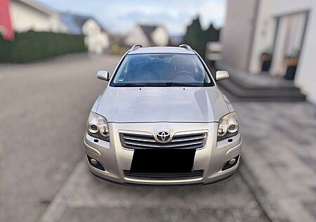 Toyota Avensis 2.2 D-CAT Combi Executive