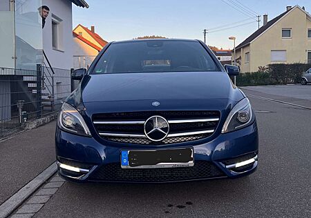 Mercedes-Benz B 200 (BlueEFFICIENCY) 7G-DCT