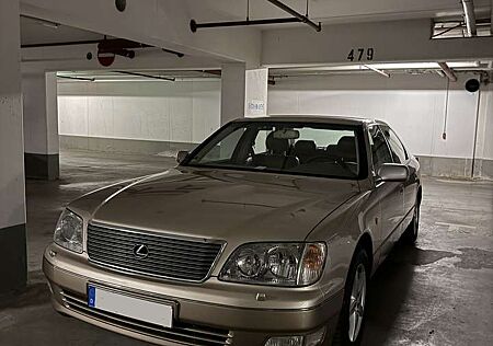 Lexus LS 400
