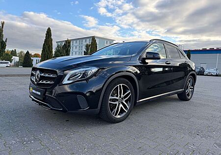 Mercedes-Benz GLA 250 4Matic Night-Paket AUTOMATIK/PANO/DISTRONIC/AHK