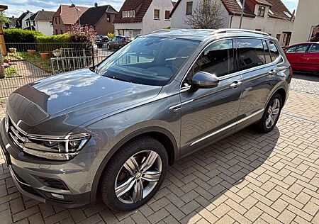 VW Tiguan Allspace Volkswagen Highline 2.0 TSI DSG 4Motion