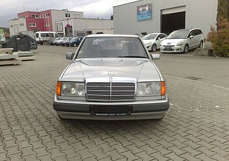 Mercedes-Benz E 200 W124*AUTOMATIK*AHK*OLDTIMER*