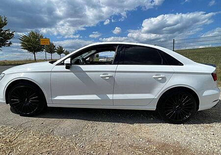 Audi A3 30 TFSI Sportauspuff/LED/8-fach Alu