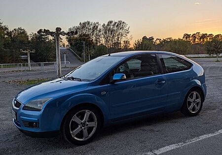 Ford Focus 1.6 16V Titanium, Klima, TÜV