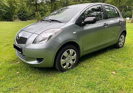 Toyota Yaris 1.0 VVT-i Cool