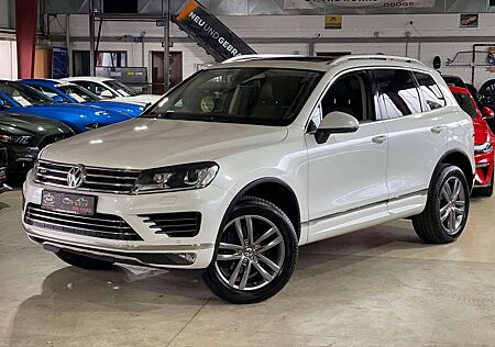 VW Touareg Volkswagen V6+4MOTION+SHZ+8-FACH+STANDHZG.+PANO+UNFALLFREI
