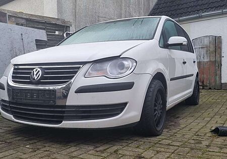VW Touran Volkswagen 1.9 TDI DPF DSG United