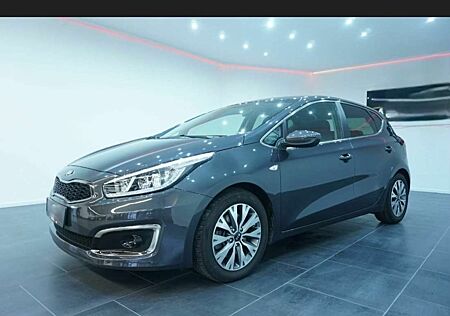 Kia Cee'd Ceed / 1.6 CRDi 136 ISG Dream Team Edition