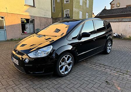 Ford S-Max Titanium. 7 Plätze. TÜV NEU