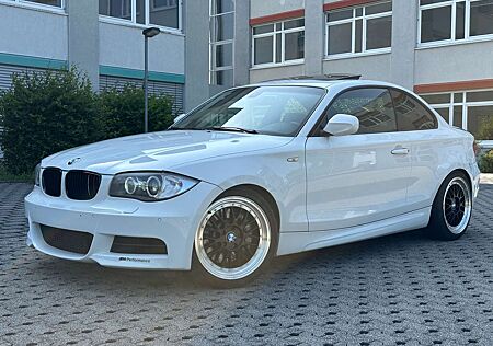 BMW 135 i Coupe M-Paket DKG Leder Navi