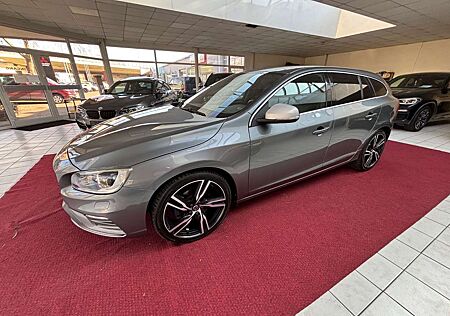 Volvo V60 Kombi R-Design NAVI+XENON+LEDER+KAM+PDC+19"