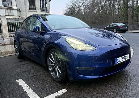 Tesla Model Y Long Range Dual AWD + FSD & verbessertem Fahrwerk
