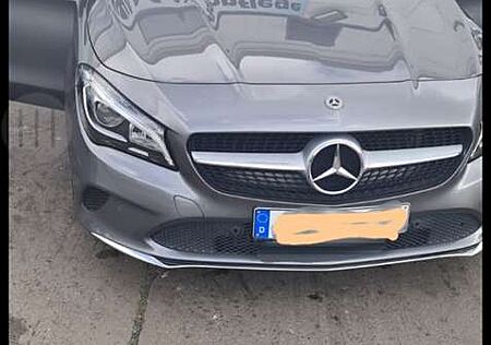 Mercedes-Benz CLA 180 Shooting Brake 7G-DCT AMG Line