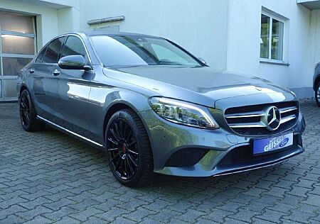Mercedes-Benz C 180 C -Klasse Lim. CGI Autom NAVI Glasdach KLI
