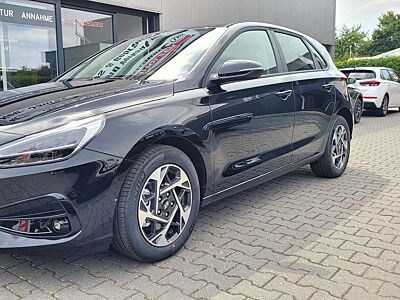 Hyundai i30 HB 1.6 GO*Navi*LED*Shzg*Lhzg*PDC*Cam*16Zoll*