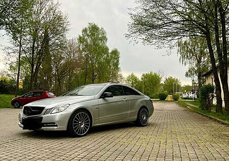Mercedes-Benz E 250 CGI Coupe BlueEFFICIENCY Automatik Elegance