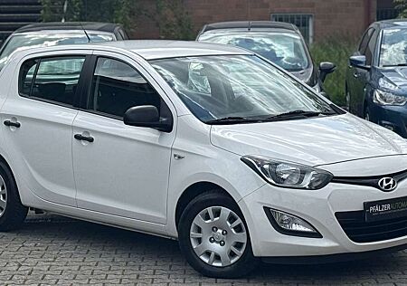 Hyundai i20 Classic 92.000km Klima 8-fach bereift 4/5 türer