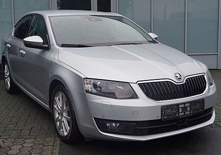 Skoda Octavia Lim. Style 4x4 Navi/ACC/Xenon/Euro5