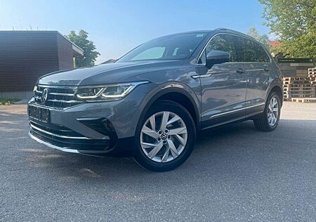 VW Tiguan Volkswagen Elegance 4Motion / Panorama / AHK