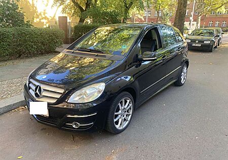 Mercedes-Benz B 200 Leder+Panoramadach+1Hand+1Jahr Garantie+TÜV NEU