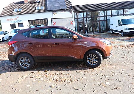 Hyundai ix35 Allrad 8 fach 1. Hand wenig km HU neu