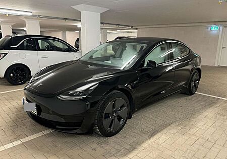 Tesla Model 3 Standard Reichweite Plus Hinterradantrieb