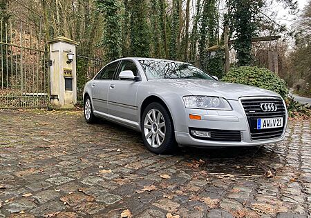 Audi A8 +4.2+FSI+quattro+Langversion