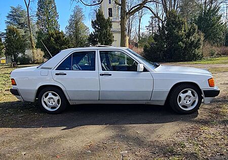 Mercedes-Benz 190 190 E 2.0