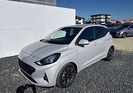 Hyundai i10 STYLE AUT KLIMAAUTOMATIK NAVI SHZ RFK TEMPOMAT ...