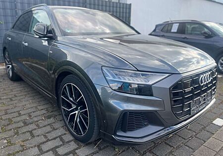 Audi Q8 55 TFSI quattro S-LINE