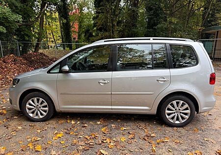 VW Touran Volkswagen Diesel 1.6 TDI*Highline*7Sitz*HL*AHK*Kamera