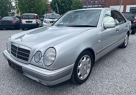 Mercedes-Benz E 320 Elegance 1.Hand Garagenwagen