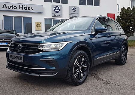 VW Tiguan Volkswagen Life 4Motion*AHK*NAVI*PANO VO U HI*REAR VIEW*ACC*