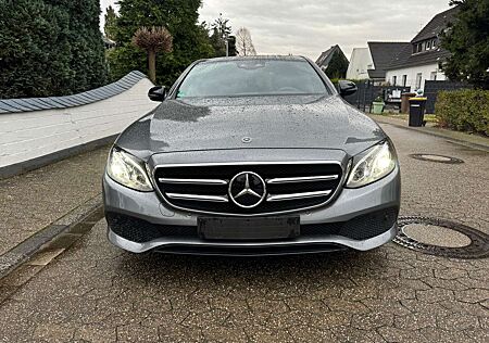 Mercedes-Benz E 220 d AVANTGARDE PANORAMA NIGHTPAKET COMAND LED