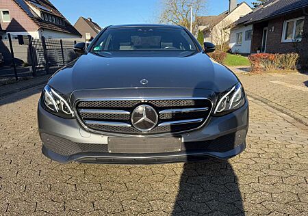 Mercedes-Benz E 220 d AVANTGARDE PANORAMA NIGHTPAKET COMAND LED