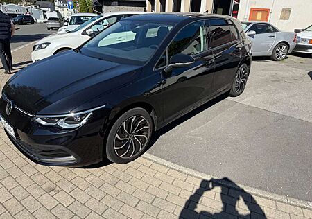 VW Golf Volkswagen VIII Lim. Active Pano,Navi,R.Kamera
