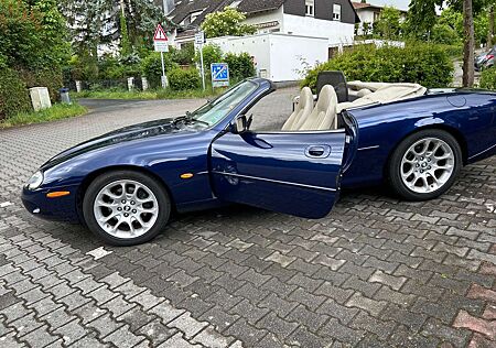 Jaguar XK8 4.0 V8 Rechtslenker TÜV Aug 2026