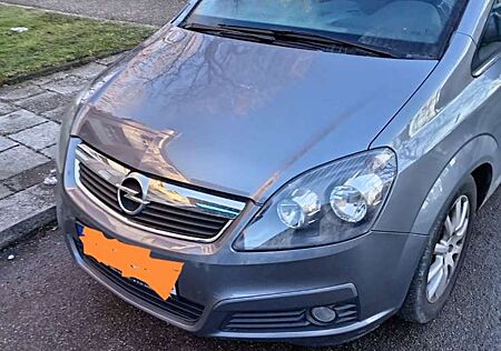 Opel Zafira 2.2