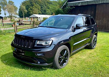 Jeep Grand Cherokee 3.0 CRD Summit, Black Edition, Pano, Voll, AHK,