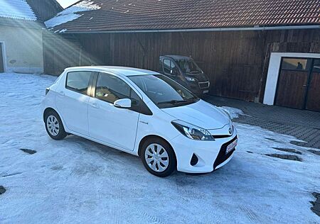Toyota Yaris Hybrid Life