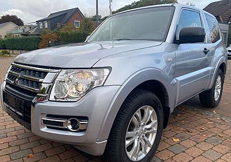 Mitsubishi Pajero 3.2 DI-D Basis AHK Einparkh- Kamera NAVI