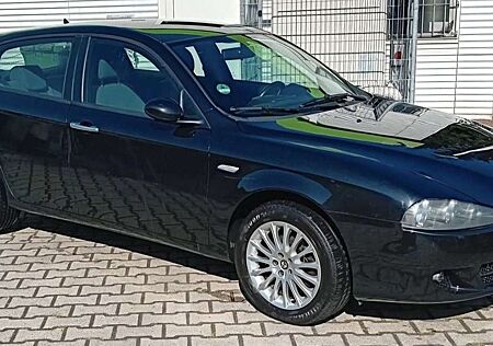 Alfa Romeo 147 1.6L TS 16V 105PS mit TÜV & LPG
