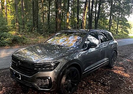 VW Touareg Volkswagen R-Line 4Motion Black Edition