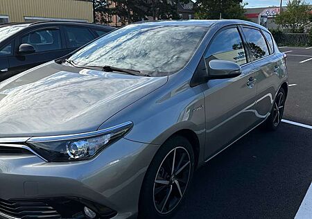 Toyota Auris Hybrid Edition-S+