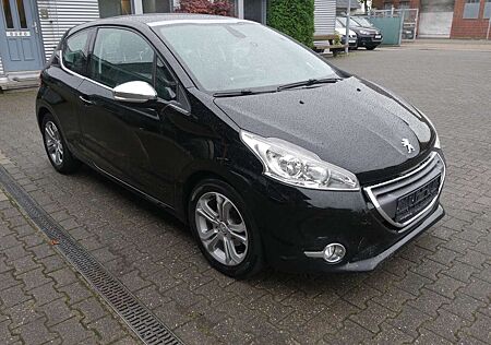 Peugeot 208 Allure 1.6 HDi Panorama Behindertengerecht